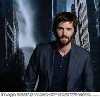Cast member Jim Sturgess attends the premiere of the sci-fi motion picture thriller Geostorm at the TCL Chinese Theatre in the Hollywood section of Los Angeles on October 16, 2017. Storyline: When the network of satellites designed to control the global climate start to attack Earth, it s a race against the clock to uncover the real threat before a worldwide geostorm wipes out everything and everyone.  LAP2017101628 JIMxRUYMEN