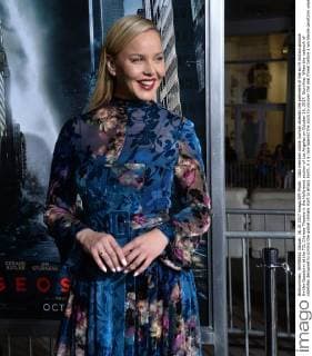 Cast member Abbie Cornish attends the premiere of the sci-fi motion picture thriller Geostorm at the TCL Chinese Theatre in the Hollywood section of Los Angeles on October 16, 2017. Storyline: When the network of satellites designed to control the global climate start to attack Earth, it s a race against the clock to uncover the real threat before a worldwide geostorm wipes out everything and everyone.  LAP2017101617 JIMxRUYMEN