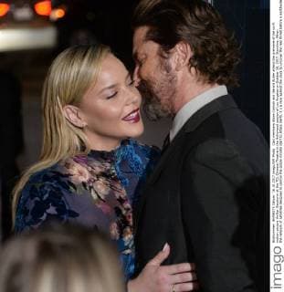 Cast members Abbie Cornish and Gerard Butler attend the premiere of the sci-fi motion picture thriller Geostorm at the TCL Chinese Theatre in the Hollywood section of Los Angeles on October 16, 2017. Storyline: When the network of satellites designed to control the global climate start to attack Earth, it s a race against the clock to uncover the real threat before a worldwide geostorm wipes out everything and everyone.  LAP2017101618 JIMxRUYMEN