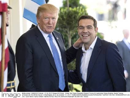 Bilder des Tages President Donald Trump (L) welcomes Prime Minister Alexis Tsipras of Greece to the White House in Washington, D.C. on October 17, 2017.  WAP20171017301 KEVINxDIETSCH