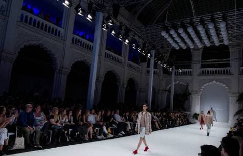 October 15, 2017 - Budapest, Hungary - Models display a creation by Croatian designer Mateja Bosek during Mercedes-Benz Fashion Week Central Europe on Oct 15, 2017 at Museum of Applied Arts in Budapest, Hungary. Budapest Hungary  - ZUMAn230 20171015_zaa_n230_537 Copyright: xRobertxSzaniszlox