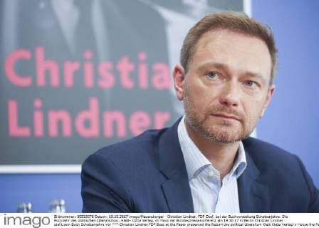 Christian Lindner FDP Boss at the Paper presented the Return the political Liberalism Klett Cotta Verlag in House the Federal press conference at 19 10 17 in Berlin Christian Lindner , be Book before