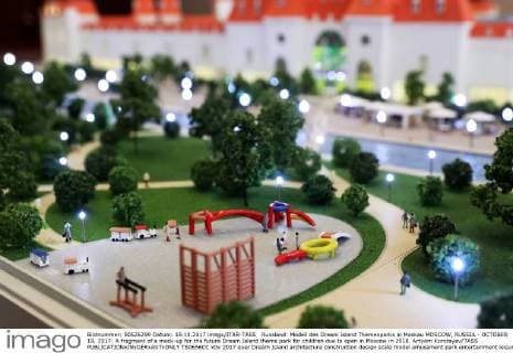 Russland: Modell des Dream Island Themenparks in Moskau MOSCOW, RUSSIA - OCTOBER 19, 2017: A fragment of a mock-up for the future Dream Island theme park for children due to open in Moscow in 2018. Artyom Korotayev TASS  TS0656CC