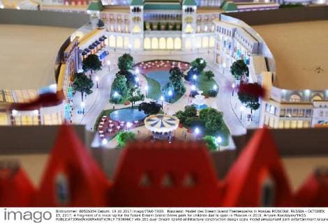 Russland: Modell des Dream Island Themenparks in Moskau MOSCOW, RUSSIA - OCTOBER 19, 2017: A fragment of a mock-up for the future Dream Island theme park for children due to open in Moscow in 2018. Artyom Korotayev TASS  TS0656C7