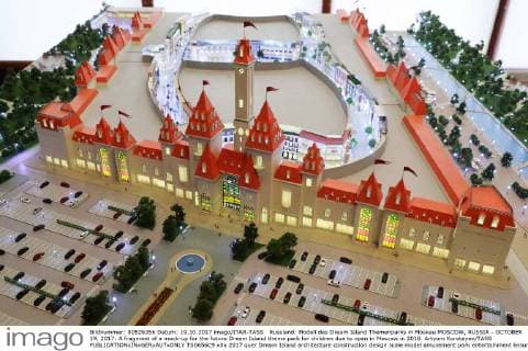 Russland: Modell des Dream Island Themenparks in Moskau MOSCOW, RUSSIA - OCTOBER 19, 2017: A fragment of a mock-up for the future Dream Island theme park for children due to open in Moscow in 2018. Artyom Korotayev TASS  TS0656C9