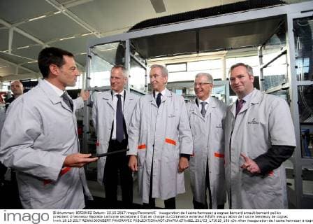 inauguration de l usine hennessy a cognac bernard arnault bernard peillon president d hennessy Baptiste Lemoyne secretaire d Etat en charge du Commerce exterieur NEWS inauguration de l usine hennessy de cognac lvmh 18 10 2017 RENAUDJOUBERT PANORAMIC  291 C3_171018_186