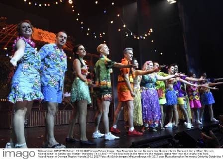 the Ensemble at the Premiere the Musicals Santa Mary with the largest Hits from Roland Kaiser in German Theatre Munich 19 10 2017 Foto:xP.xSchönbergerx xFuturexImage