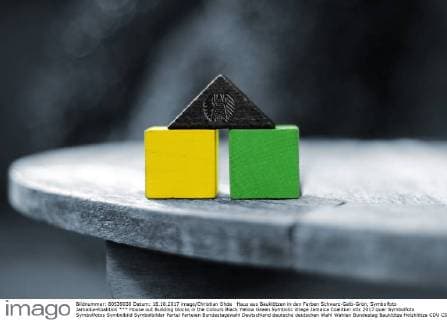 House out Building blocks in the Colours Black Yellow Green Symbolic image Jamaica Coalition ** NUR FUER REDAKTIONELLE ZWECKE ** EDITORIAL USE ONLY **
