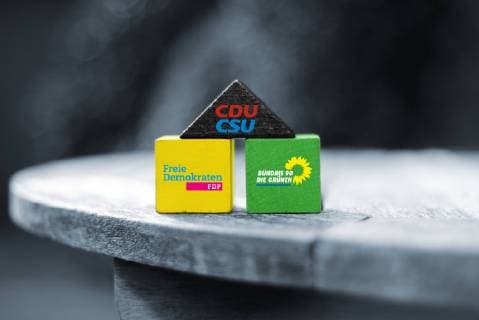 House out Building blocks in the Colours Black Yellow Green Symbolic image Jamaica Coalition ** NUR FUER REDAKTIONELLE ZWECKE ** EDITORIAL USE ONLY **