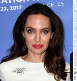 October 20, 2017 - Hollywood, CA, U.S. - 20 October 2017 - Hollywood, California - Angelina Jolie. Ã¢â‚¬oeThe BreadwinnerÃ¢â‚¬Â U.S. Premiere held at the TCL Chinese 6 Theatre in Hollywood. Photo Credit: AdMedia Hollywood U.S. - ZUMAa123 20171020_zaa_a123_170 Copyright: xAdmediax
