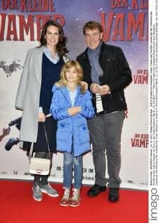 Katrin Wrobel with Husband Klaus Fricke and Daughter Louisa at the Premiere the Cinema the small Vampire in Cinema in the Kulturbrauerei Berlin 21 10 2017 Foto:xN.xKubelkax xFuturexImage