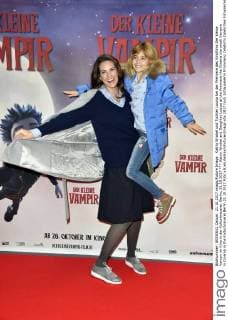 Katrin Wrobel and Daughter Louisa at the Premiere the Cinema the small Vampire in Cinema in the Kulturbrauerei Berlin 21 10 2017 Foto:xN.xKubelkax xFuturexImage