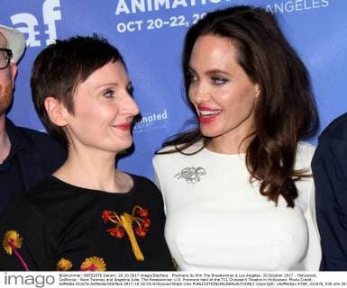Premiere du film The Breadwinner à Los Angeles. 20 October 2017 - Hollywood, California - Nora Twomey and Angelina Jolie. The Breadwinner U.S. Premiere held at the TCL Chinese 6 Theatre in Hollywood. Photo Credit: AdMedia 221676 AdMedia Starface 2017-10-20 CA Hollywood Etats-Unis  Copyright: xAdMediax STAR_221676_030