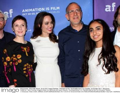 Premiere du film The Breadwinner à Los Angeles. 20 October 2017 - Hollywood, California - Nora Twomey, Angelina Jolie, Eric Beckman and Saara Chaudry. The Breadwinner U.S. Premiere held at the TCL Chinese 6 Theatre in Hollywood. Photo Credit: AdMedia 221676 AdMedia Starface 2017-10-20 CA Hollywood Etats-Unis  Copyright: xAdMediax STAR_221676_050