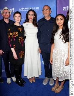 Premiere du film The Breadwinner à Los Angeles. 20 October 2017 - Hollywood, California - Nora Twomey, Angelina Jolie, Eric Beckman and Saara Chaudry. The Breadwinner U.S. Premiere held at the TCL Chinese 6 Theatre in Hollywood. Photo Credit: AdMedia 221676 AdMedia Starface 2017-10-20 CA Hollywood Etats-Unis  Copyright: xAdMediax STAR_221676_051