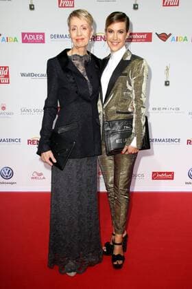 Cloud Hegenbarth and theirs Mother Gabi at the award Ceremony Golden Picture the Woman at 21 10 2017 in Hamburg Golden Picture the Woman award Ceremony 2017 in Hamburg