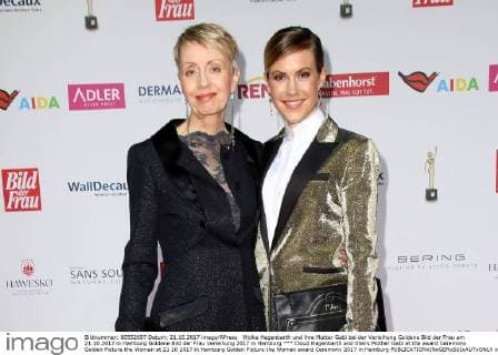 Cloud Hegenbarth and theirs Mother Gabi at the award Ceremony Golden Picture the Woman at 21 10 2017 in Hamburg Golden Picture the Woman award Ceremony 2017 in Hamburg