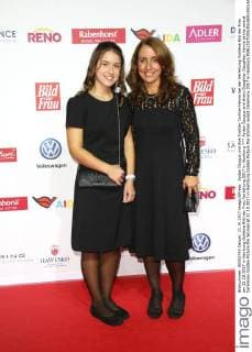 Aydan Özoguz and theirs Daughter Daughter Hanna at the award Ceremony Golden Picture the Woman at 21 10 2017 in Hamburg Golden Picture the Woman award Ceremony 2017 in Hamburg