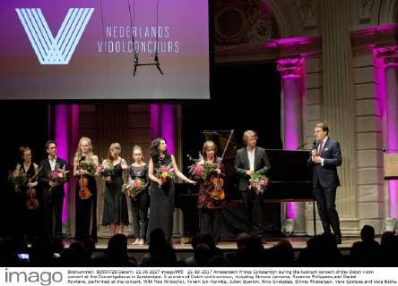 21-10-2017 Amsterdam Prince Constantijn during the lustrum concert of the Dutch violin concert at the Concertgebouw in Amsterdam. 5 winners of Dutch violinconcour, including Simone Lamsma, Rosanne Philippens and Daniel Rowland, performed at the concert. With Noa Wildschut, Yoram Ish-Hurwitz, Julien Quentin, Nino Gvetadze, Emma Rhebergen, Vera Goetzee and Vera Beths.  Copyright: xPPE WERFx