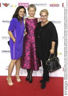 Elisabeth Lanz with Prize winner Juliet and Katerina Jacob at the 11 award Ceremony the Golden Picture the Woman 2017 in Cruise Center Werder stone Hamburg 21 10 2017 Foto:xH.xHartmannx xFuturexImage