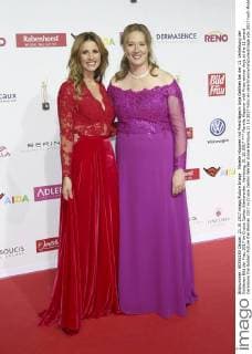 Mareile Höppner with Prize winner Anja at the 11 award Ceremony the Golden Picture the Woman 2017 in Cruise Center Werder stone Hamburg 21 10 2017 Foto:xH.xHartmannx xFuturexImage