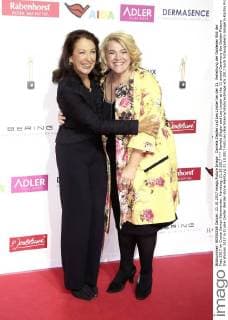 Daniela Ziegler and Lea Linster at the 11 award Ceremony the Golden Picture the Woman 2017 in Cruise Center Werder stone Hamburg 21 10 2017 Foto:xH.xHartmannx xFuturexImage
