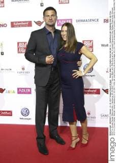 Simon Böer with Wife Anne at the 11 award Ceremony the Golden Picture the Woman 2017 in Cruise Center Werder stone Hamburg 21 10 2017 Foto:xH.xHartmannx xFuturexImage