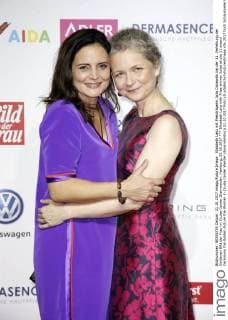 Elisabeth Lanz with Prize winner Juliet at the 11 award Ceremony the Golden Picture the Woman in Cruise Center Werder stone Hamburg 21 10 2017 Foto:xS.xGabschx xFuturexImage