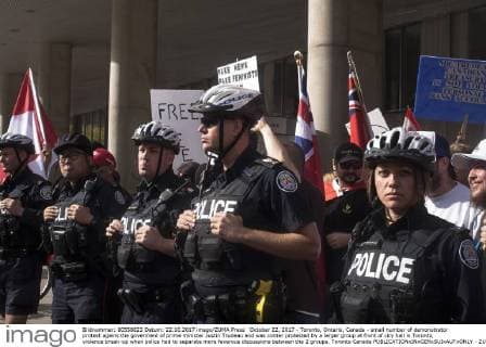 October 22, 2017 - Toronto, Ontario, Canada - small number of demonstrator protest agains the goverment of prime minister Justin Trudeau and was conter protested by a larger group at front of city hall in Toronto, violence break-up when police had to separate more feverous discussions between the 2 groups. Toronto Canada - ZUMAd114 20171022_zap_d114_001 Copyright: xJohnnyxDexFrancox