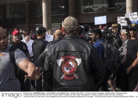 October 22, 2017 - Toronto, Ontario, Canada - small number of demonstrator protest agains the goverment of prime minister Justin Trudeau and was conter protested by a larger group at front of city hall in Toronto, violence break-up when police had to separate more feverous discussions between the 2 groups. Toronto Canada - ZUMAd114 20171022_zap_d114_002 Copyright: xJohnnyxDexFrancox