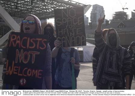 October 22, 2017 - Toronto, Ontario, Canada - small number of demonstrator protest agains the goverment of prime minister Justin Trudeau and was conter protested by a larger group at front of city hall in Toronto, violence break-up when police had to separate more feverous discussions between the 2 groups. Toronto Canada - ZUMAd114 20171022_zap_d114_004 Copyright: xJohnnyxDexFrancox