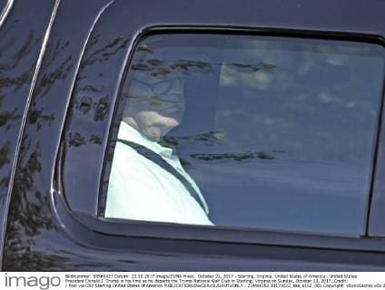 October 22, 2017 - Sterling, Virginia, United States of America - United States President Donald J. Trump in his limo as he departs the Trump National Golf Club in Sterling, Virginia on Sunday, October 22, 2017..Credit: Pool via CNP Sterling United States of America - ZUMAs152 20171022_zaa_s152_001 Copyright: xRonxSachsx