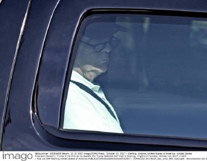 October 22, 2017 - Sterling, Virginia, United States of America - United States President Donald J. Trump in his limo as he departs the Trump National Golf Club in Sterling, Virginia on Sunday, October 22, 2017..Credit: Pool via CNP Sterling United States of America - ZUMAs152 20171022_zaa_s152_002 Copyright: xRonxSachsx
