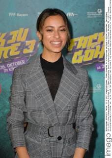 Gizem Emre at the World premiere from Fack JU Göhte 3 Munich Germany 22 10 2017 Cinema World premiere Fack JU Göhte 3 xklx