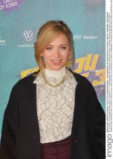 Lena Klenke at the World premiere from Fack JU Göhte 3 Munich Germany 22 10 2017 Cinema World premiere Fack JU Göhte 3 xklx