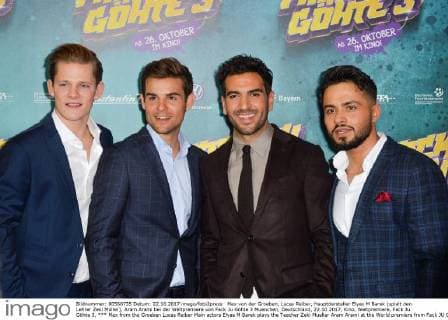 Max von der Groeben, Lucas Reiber, Hauptdarsteller Elyas M Barek (spielt den Lehrer Zeki Müller), Aram Arami bei der Weltpremiere von Fack Ju Göhte 3 Muenchen, Deutschland, 22.10.2017, Kino, Weltpremiere, Fack Ju Göhte 3, *** Max from the Groeben Lucas Reiber Main actors Elyas M Barek plays the Teacher Zeki Mueller Aram Arami at the World premiere from Fack JU Göhte 3 Munich Germany 22 10 2017 Cinema World premiere Fack JU Göhte 3 xklx