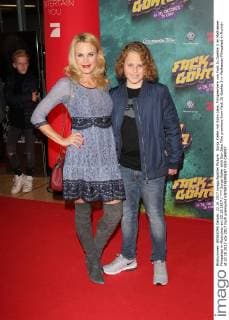 Sonja Kiefer with Son Jake Film premiere from Fack JU Goehte 3 in Mathaeser Filmpalast in Munich at 22 10 2017