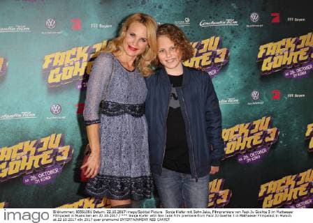 Sonja Kiefer with Son Jake Film premiere from Fack JU Goehte 3 in Mathaeser Filmpalast in Munich at 22 10 2017