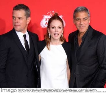 October 22, 2017 - Los Angeles, CA, U.S. - 22 October 2017 - Los Angeles, California - Matt Damon, Julianne Moore and George Clooney. Ã¢â‚¬oeSuburbiconÃ¢â‚¬Â Premiere held at the Regency Village Theatre in Los Angeles. Photo Credit: AdMedia Los Angeles U.S. - ZUMAa123 20171022_zaa_a123_024 Copyright: xAdmediax