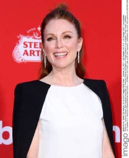 October 22, 2017 - Los Angeles, CA, U.S. - 22 October 2017 - Los Angeles, California - Julianne Moore. Ã¢â‚¬oeSuburbiconÃ¢â‚¬Â Premiere held at the Regency Village Theatre in Los Angeles. Photo Credit: AdMedia Los Angeles U.S. - ZUMAa123 20171022_zaa_a123_056 Copyright: xAdmediax