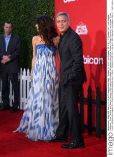 October 22, 2017 - Los Angeles, CA, U.S. - 22 October 2017 - Los Angeles, California - Amal Clooney and George Clooney. Ã¢â‚¬oeSuburbiconÃ¢â‚¬Â Premiere held at the Regency Village Theatre in Los Angeles. Photo Credit: AdMedia Los Angeles U.S. - ZUMAa123 20171022_zaa_a123_082 Copyright: xAdmediax