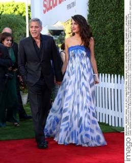 October 22, 2017 - Los Angeles, CA, U.S. - 22 October 2017 - Los Angeles, California - Amal Clooney and George Clooney. Ã¢â‚¬oeSuburbiconÃ¢â‚¬Â Premiere held at the Regency Village Theatre in Los Angeles. Photo Credit: AdMedia Los Angeles U.S. - ZUMAa123 20171022_zaa_a123_087 Copyright: xAdmediax