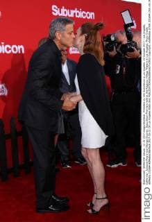 Premiere du film Suburbicon a Los Angeles. 22 October 2017 - Los Angeles, California - Julianne Moore and George Clooney. Suburbicon Premiere held at the Regency Village Theatre in Los Angeles. Photo Credit: AdMedia 221694 AdMedia Starface 2017-10-22 CA Los Angeles Etats-Unis  Copyright: xAdMediax STAR_221694_055