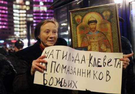 MOSCOW, RUSSIA - OCTOBER 24, 2017: A woman protests outside the Karo 11 Oktyabr cinema ahead of the premiere of Alexei Uchitel s latest film Matilda. Mikhail Pochuyev TASS  TS066610