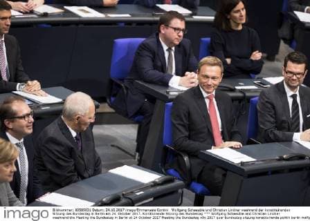 Wolfgang Schaeuble und Christian Lindner waehrend der konstituirenden Sitzung des Bundestag in Berlin am 24. Oktober 2017. Kontituirende Sitzung des Bundestag *** Wolfgang Schaeuble and Christian Lindner waehrend the Meeting the Bundestag in Berlin at 24 October 2017 Meeting the Bundestag