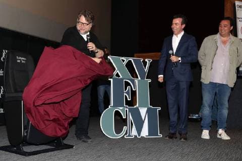 Filmfest in Morelia, Mexiko October 26, 2017 - EUM20171026ESP06.JPG.MORELIA, Mich. Festival-FICM.- Develacion de la butaca Guillermo del Toro por el mismo director en el XV Festival Internacional de Cine de Morelia, lo acompanan Cuauhtemoc Cardenal y Alejandro Ramirez. Foto: Agencia EL UNIVERSALBerenice FregosoMAVC  - ZUMAu78_ 20171026_zaf_u78_024 Copyright: xElxUniversalx