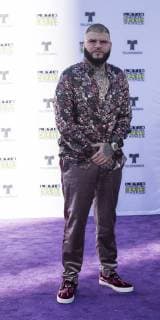 Puerto Rican singer Farruko posa while arrives at the 2017 Latin American Music Awards in Hollywood, California, USA, 26 October 2017. Latin American Awards 2017 !ACHTUNG: NUR REDAKTIONELLE NUTZUNG!  Copyright: xSaalikxKhanx YCP01 20171027-636446797909297502