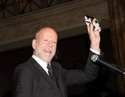 October 26, 2017 - Philadelphia, Pennsylvania, U.S - Actor, BRUCE WILLIS hold up his Lumiere Award at the 26th Philadelphia Film Festival in Philadelphia PA Philadelphia U.S. - ZUMArf1_ 20171026_zaf_rf1_015 Copyright: xRickyxFitchettx