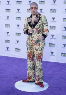 The the Puerto Rican singer Bad Bunny pose as he arrives at the 2017 Latin American Music Awards in Hollywood, California, USA, 26 October 2017. Latin American Awards 2017 !ACHTUNG: NUR REDAKTIONELLE NUTZUNG!  Copyright: xSaalikxKhanx YCP01 20171027-636446818748831040