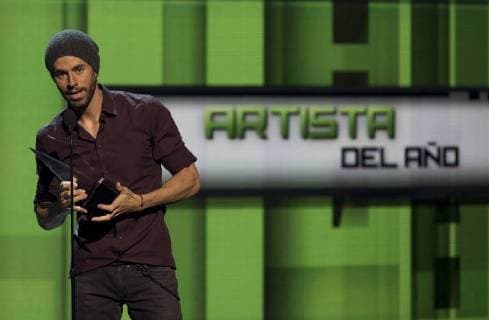 Enrique Iglesias speaks after receiving the award for Artists of the Year, during the 2017 Latin American Music Awards, at Dolby Theatre in Hollywood, California, USA, 26 October 2017. Latin American Awards 2017 !ACHTUNG: NUR REDAKTIONELLE NUTZUNG!  Copyright: xARMANDOxARORIZOx YCP01 20171027-636446834326055040